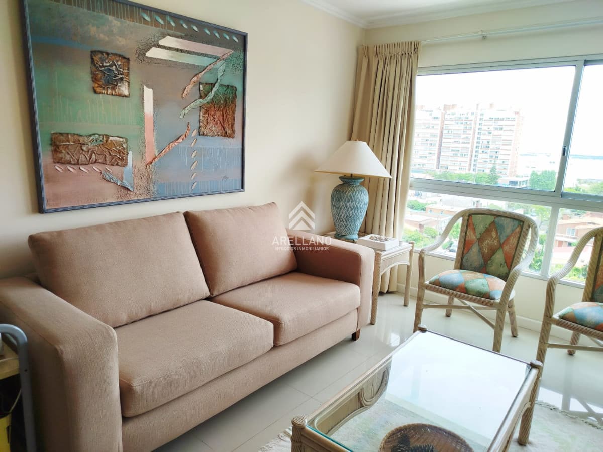 Apartamento ID.3086 - Apartamento en VENTA, 3 dormitorios, 2 baños, reciclado.