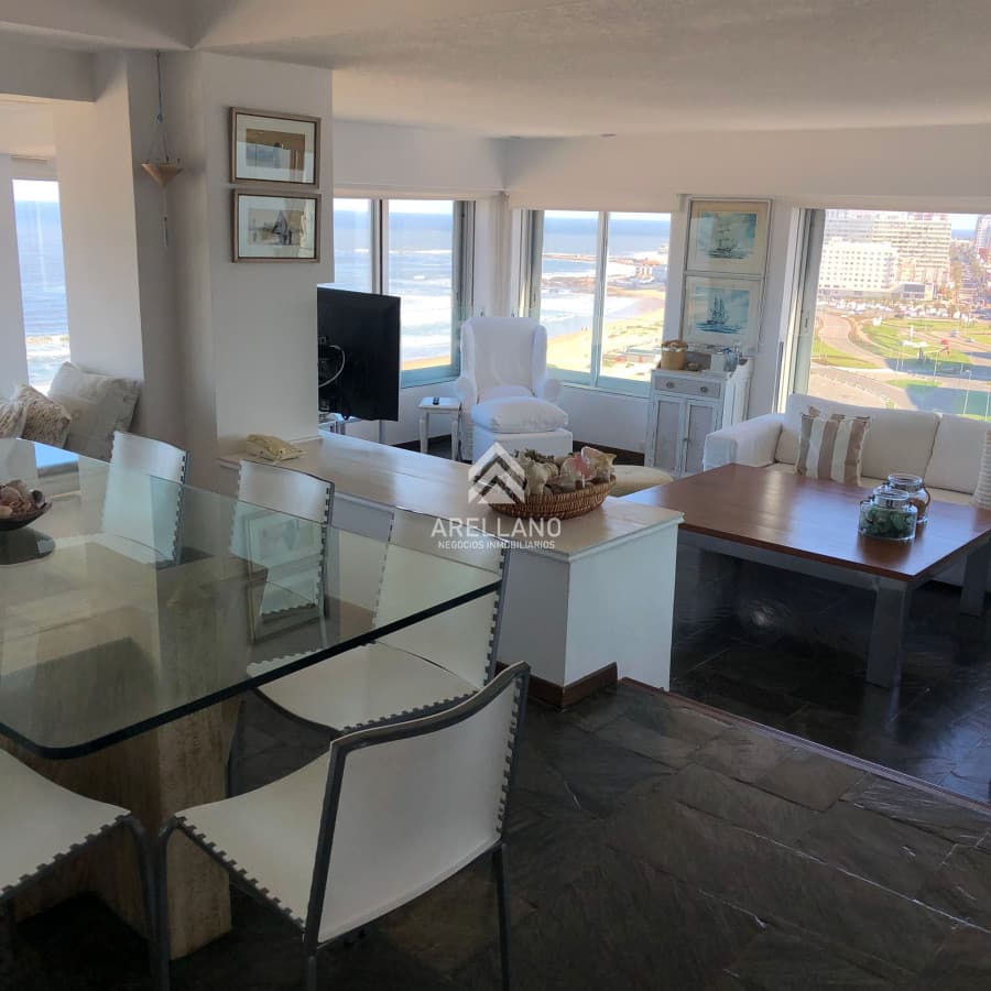 Apartamento ID.5330 - Alquiler por temporada de apartamento de 3 dormitorios en Punta del Este