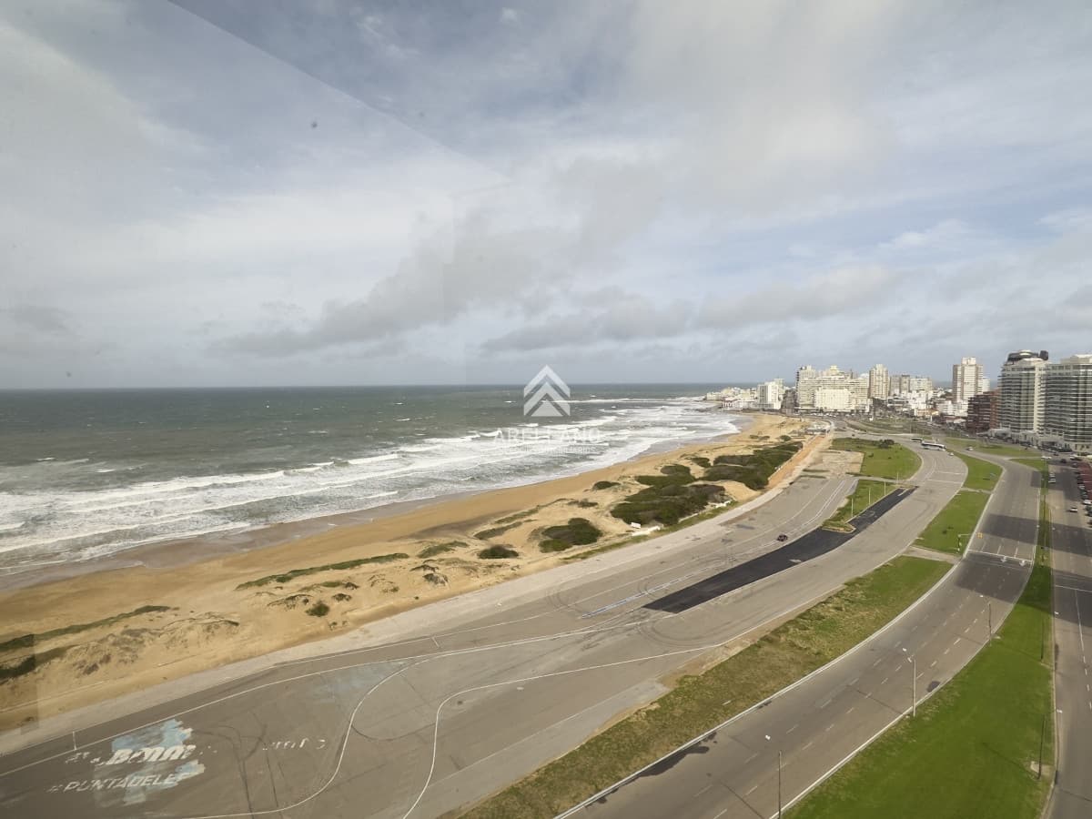 Apartamento ID.5333 -  Apartamento en Alquiler de 3 dormitorios en Punta del Este