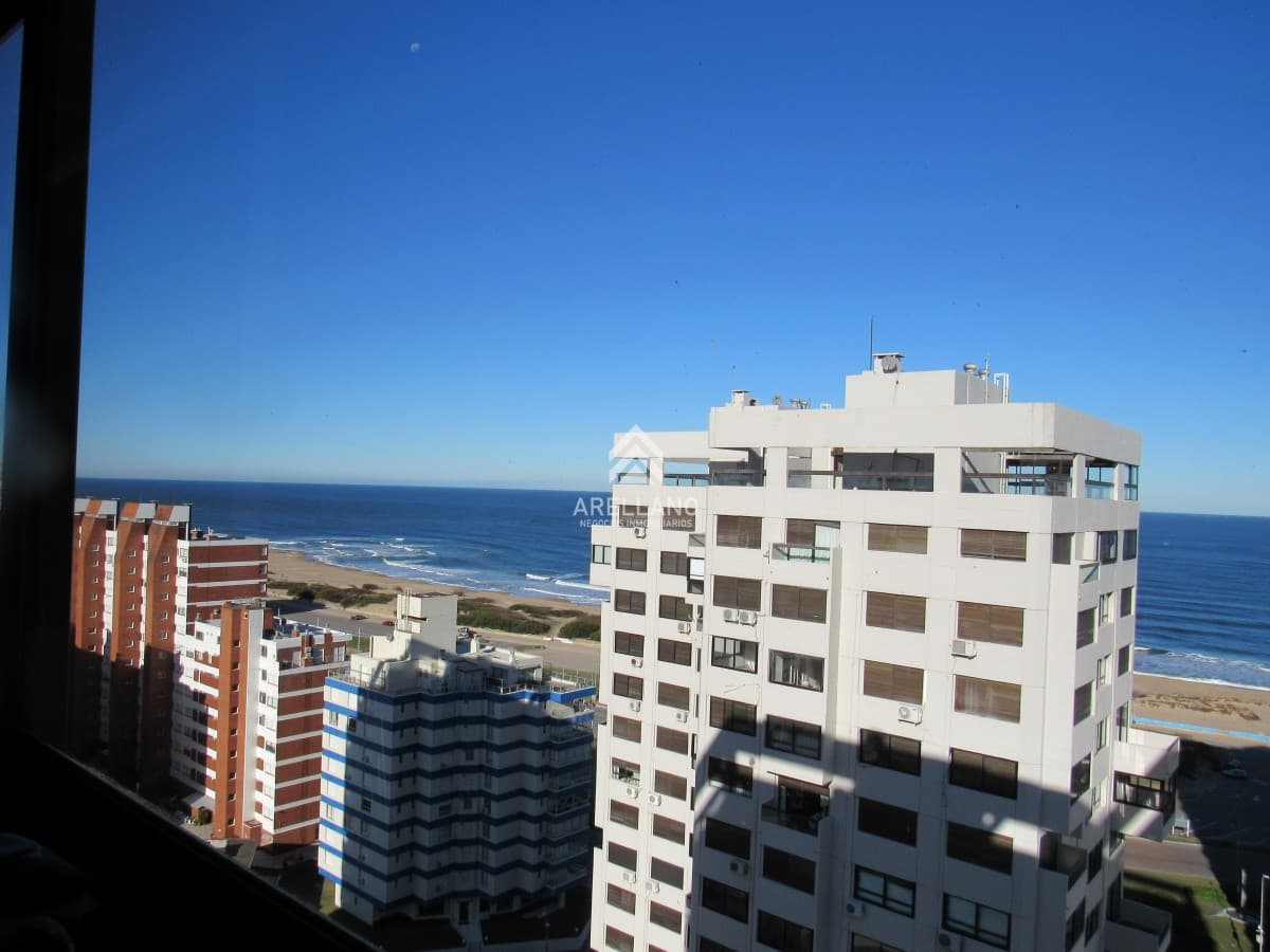 Apartamento ID.3889 - Apartamento en venta de 3 dormitorios en Punta del Este