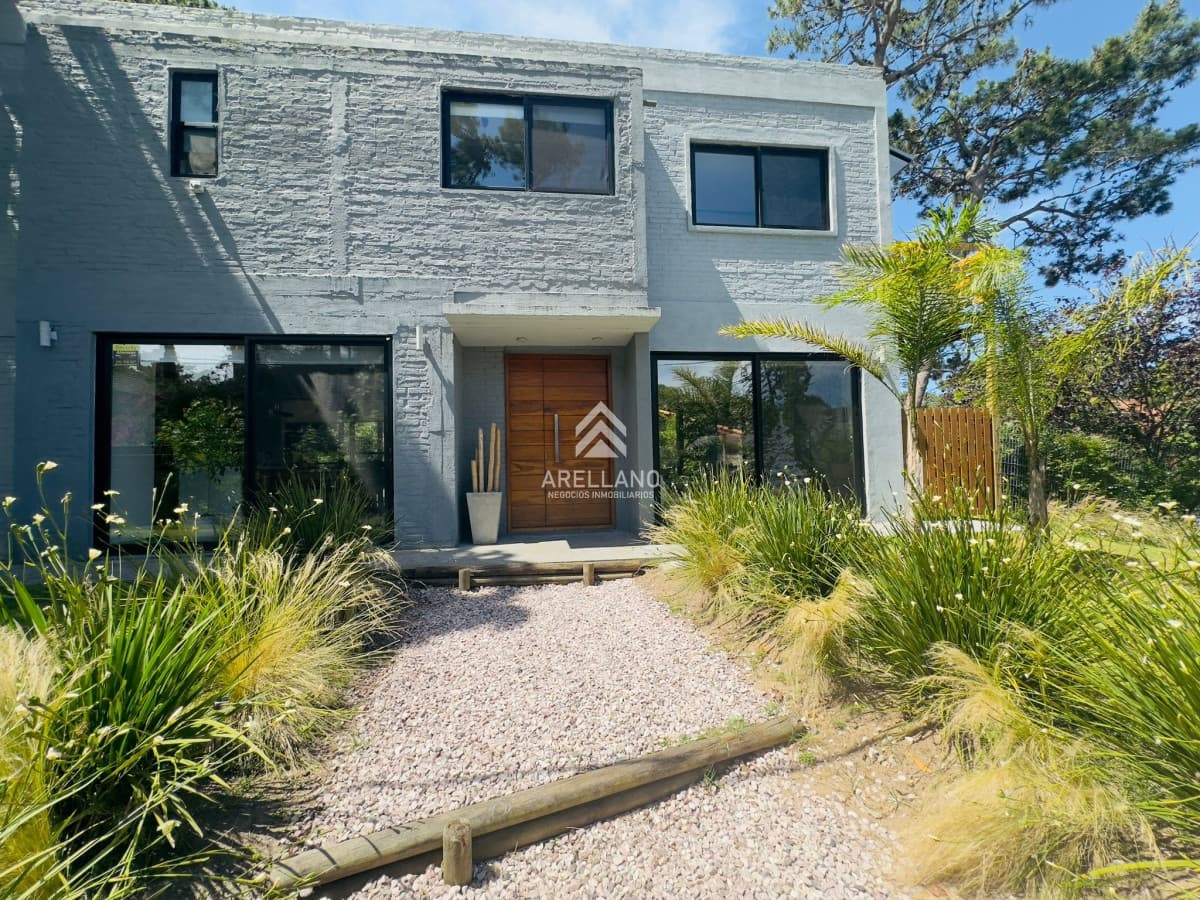 Casa ID.2803 - Alquiler de casa de 3 dormitorios con piscina en Punta del Este