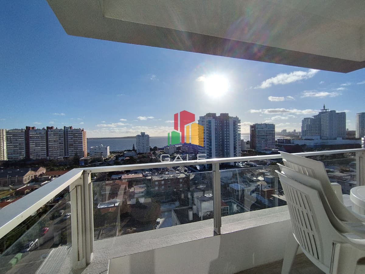 Alquiler de temporada de apartamento de tres dormitorios en Punta del Este  -