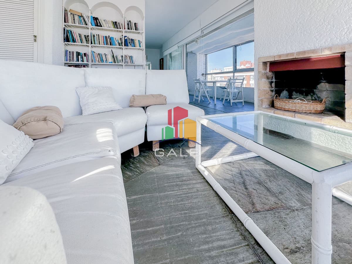 Gale Propiedades & Escribanía Apartamento ID.4184 - Penthouse en venta en Peninsula, 3 dormitorios, 3 baños, garaje