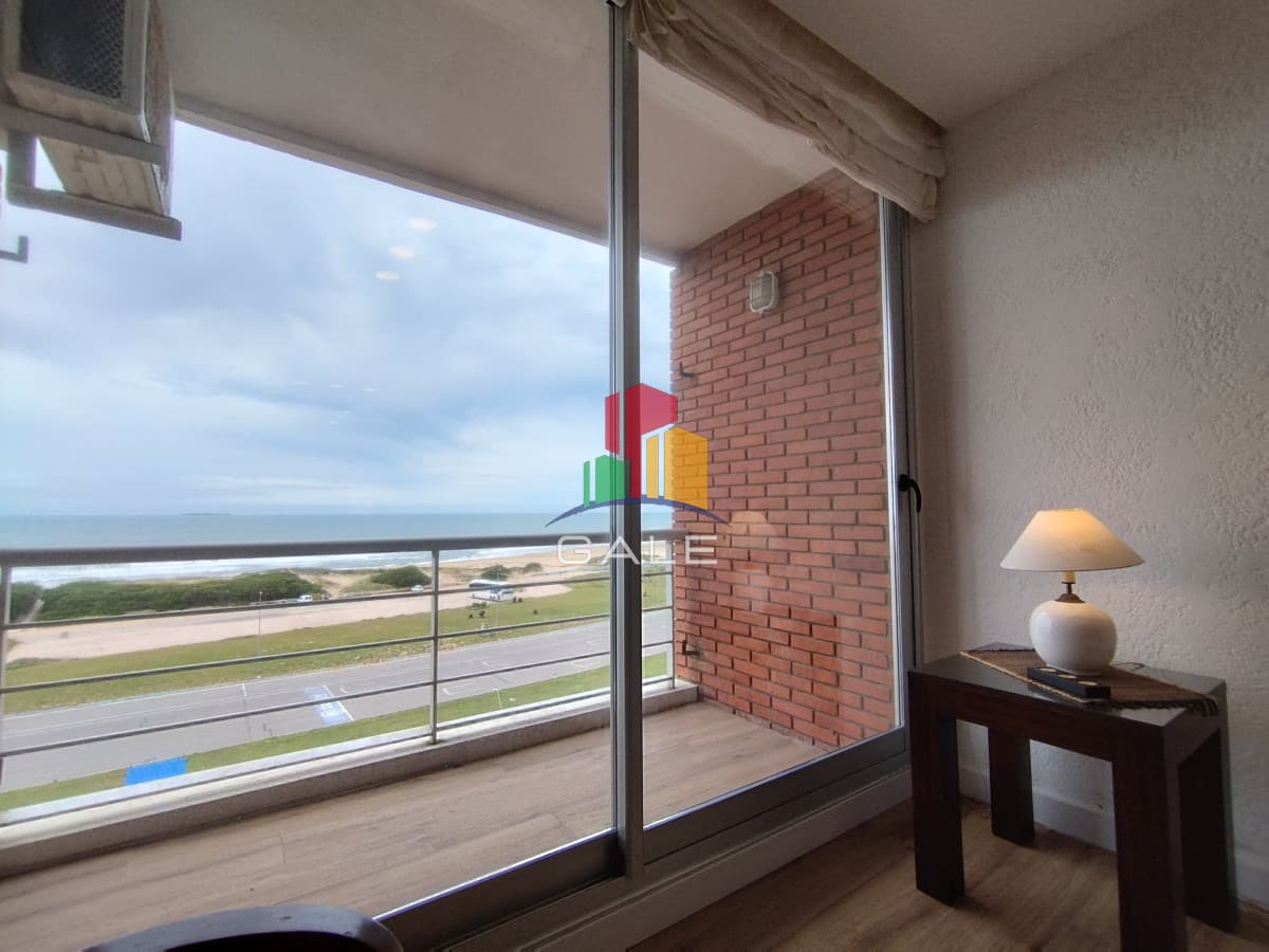 Alquiler de apartamento de dos dormitorios y medio en Punta del Este  -