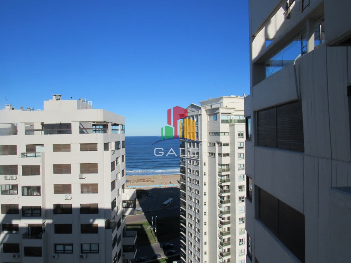 Gale Propiedades & Escribanía Apartamento ID.4394 - Apartamento en venta de 3 dormitorios en Punta del Este