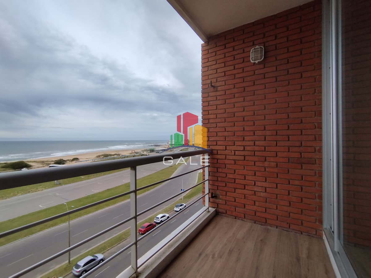 Alquiler de apartamento de dos dormitorios y medio en Punta del Este  -