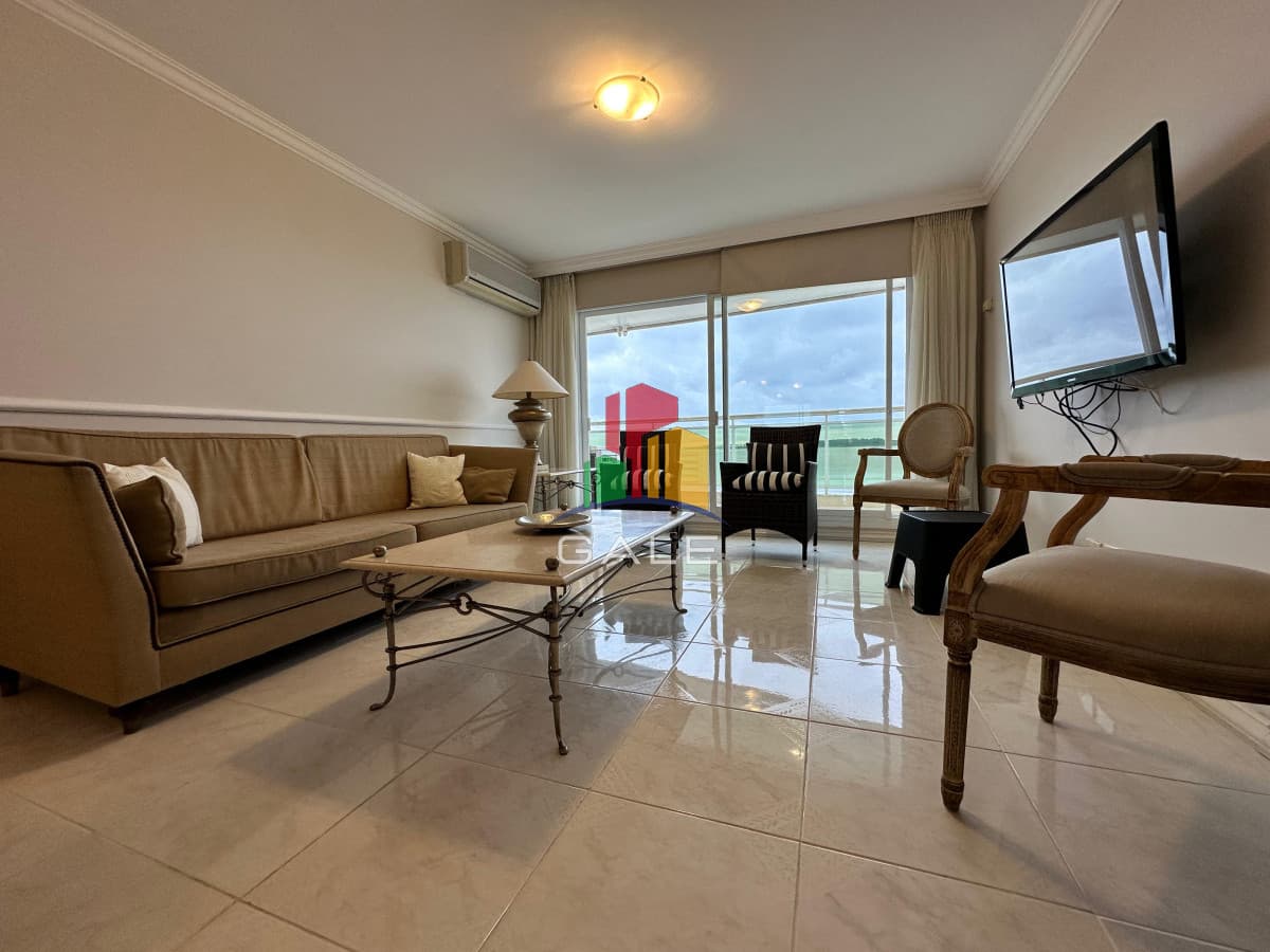 Venta y alquiler de apartamento de 3 dormitorios en Punta del Este  -