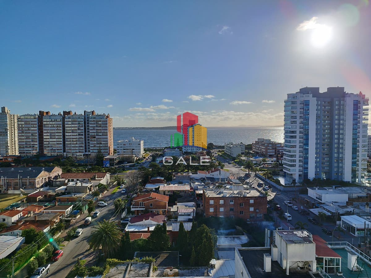 Alquiler de temporada de apartamento de tres dormitorios en Punta del Este  -