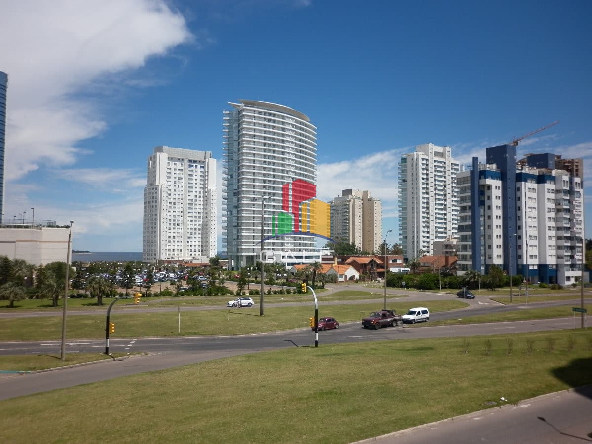Alquiler de apartamento de 3 dormitorios en Punta del Este  -