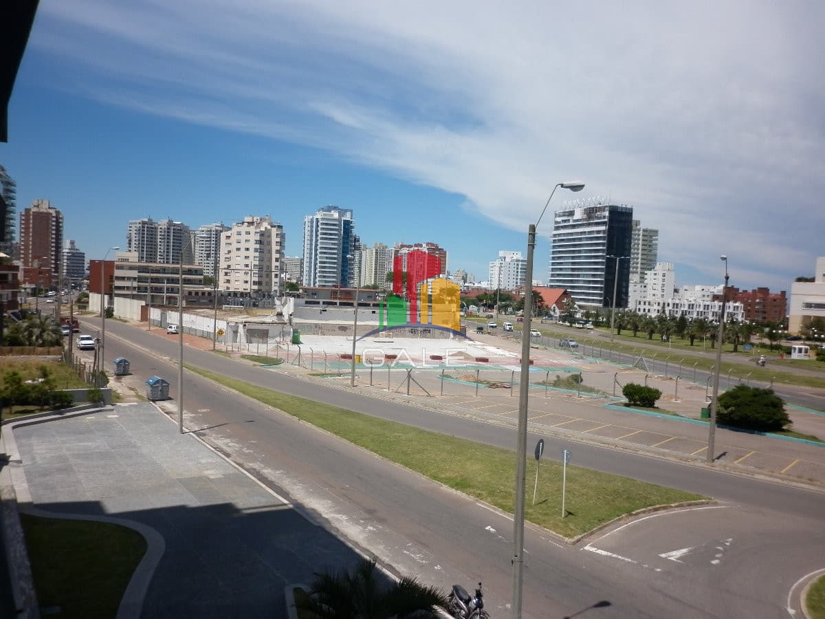 Alquiler de apartamento de 3 dormitorios en Punta del Este  -