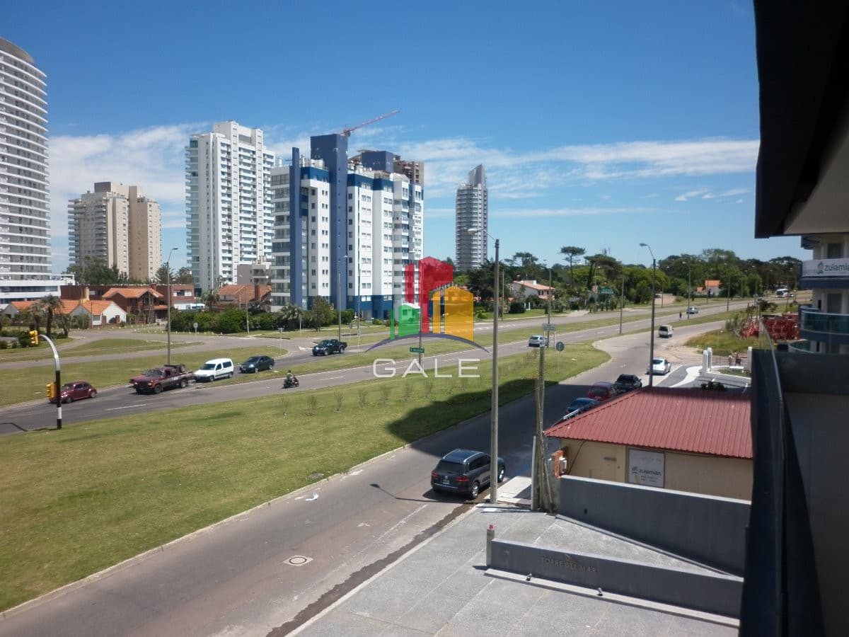 Alquiler de apartamento de 3 dormitorios en Punta del Este  -