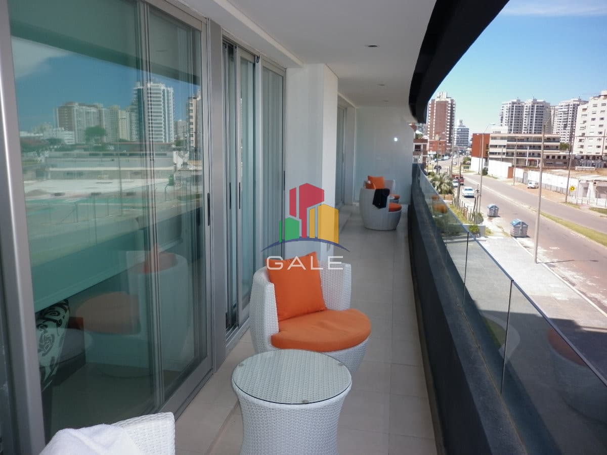 Alquiler de apartamento de 3 dormitorios en Punta del Este  -