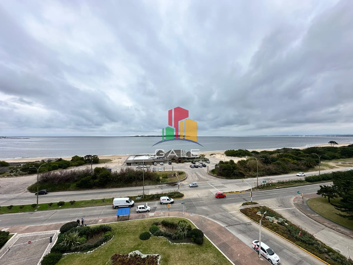 Venta y alquiler de apartamento de 3 dormitorios en Punta del Este  -