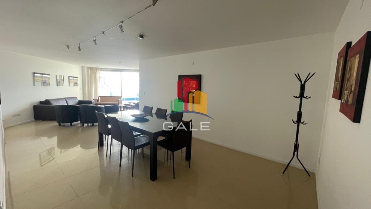 Apartamento en alquiler de  3 dormitorios y dependencia en Punta del Este  -