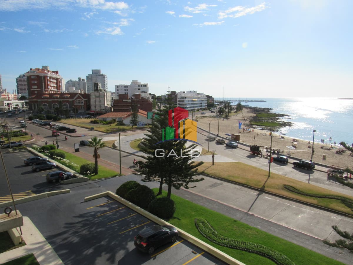 Alquiler de apartamento de 3 dormitorios en Punta del Este  -