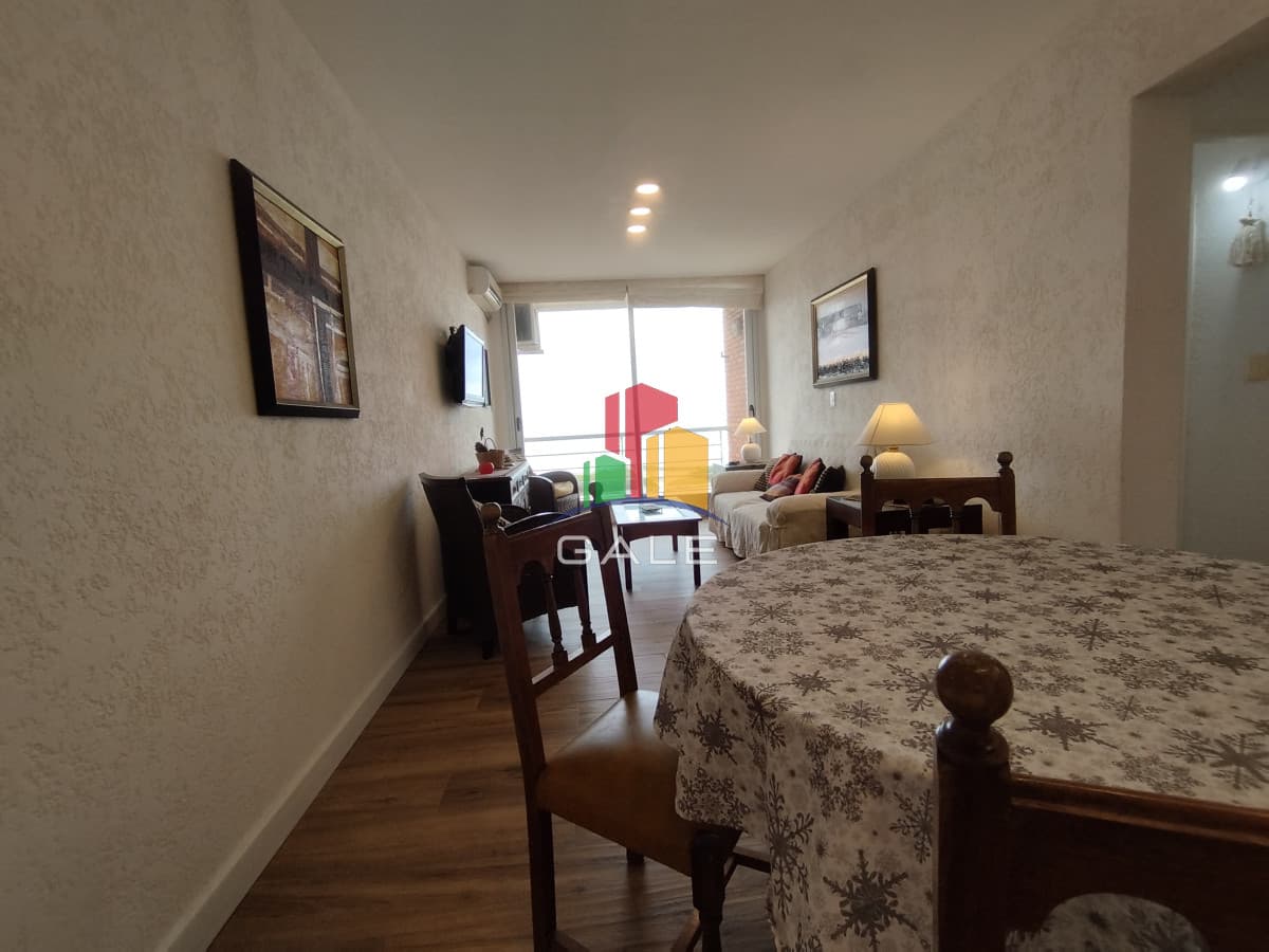 Alquiler de apartamento de dos dormitorios y medio en Punta del Este  -