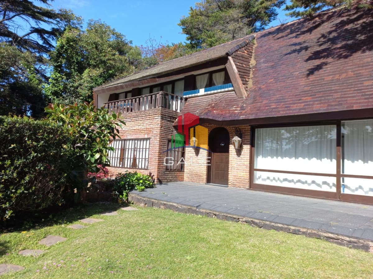 Gale Propiedades & Escribanía Casa ID.3747 - Casa en venta de 4 dormitorios en Punta del Este