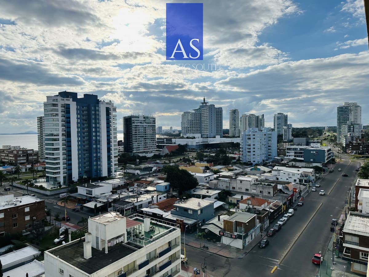 Apartamento 2 dormitorios excelente vista Playa Mansa Punta del Este