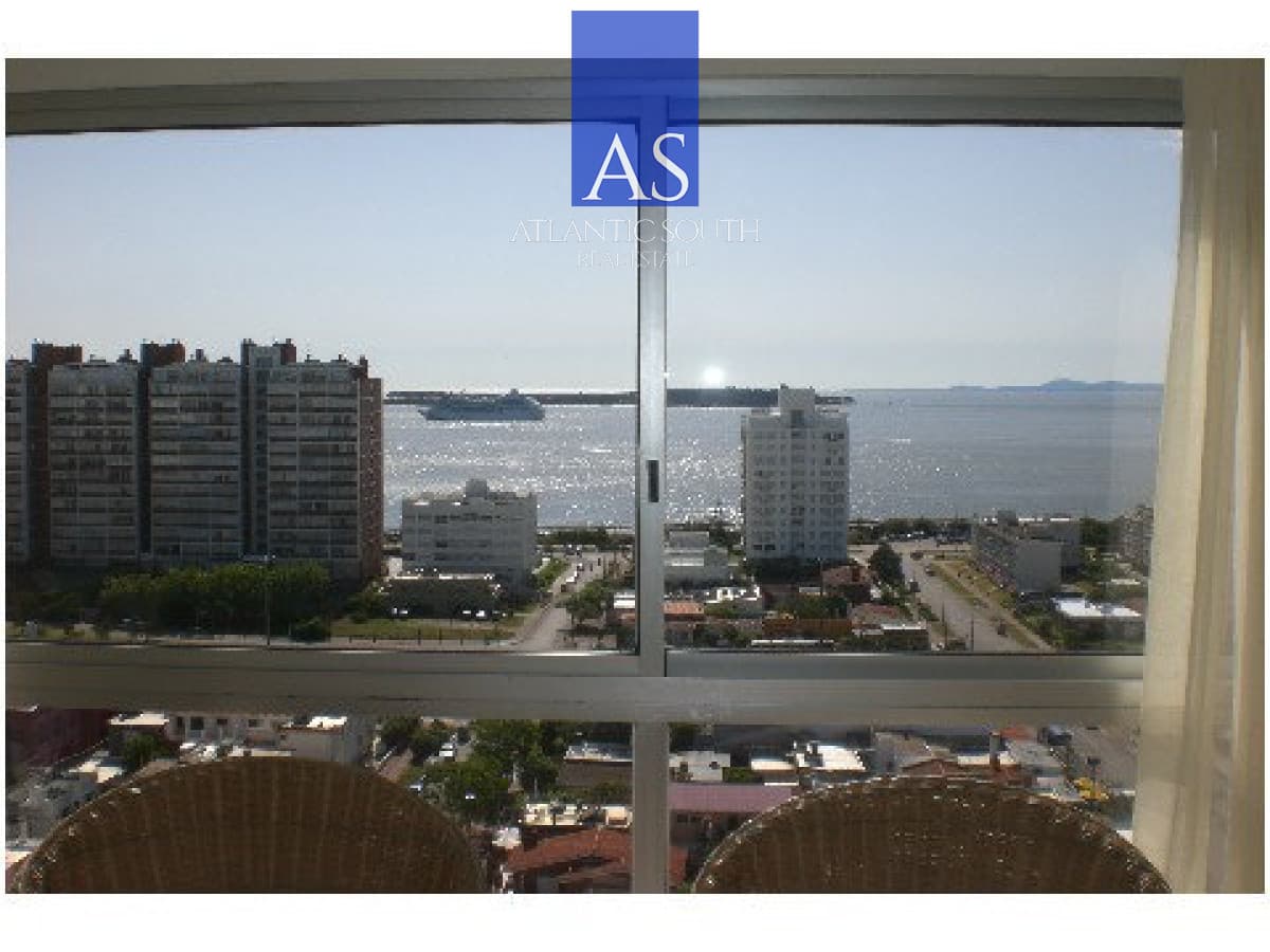 Apartamento de 3 dormitorios con vista al mar Playa Mansa Punta del Este