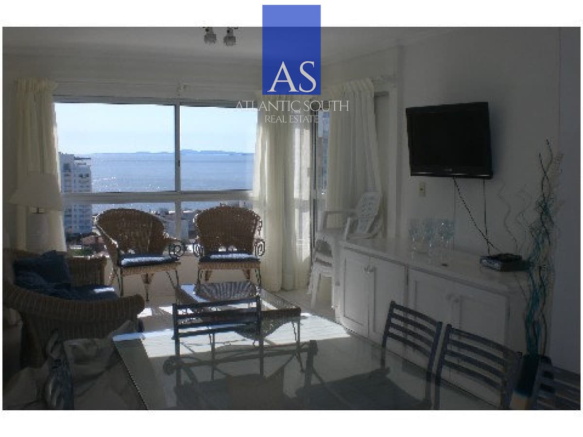 Apartamento de 3 dormitorios con vista al mar Playa Mansa Punta del Este