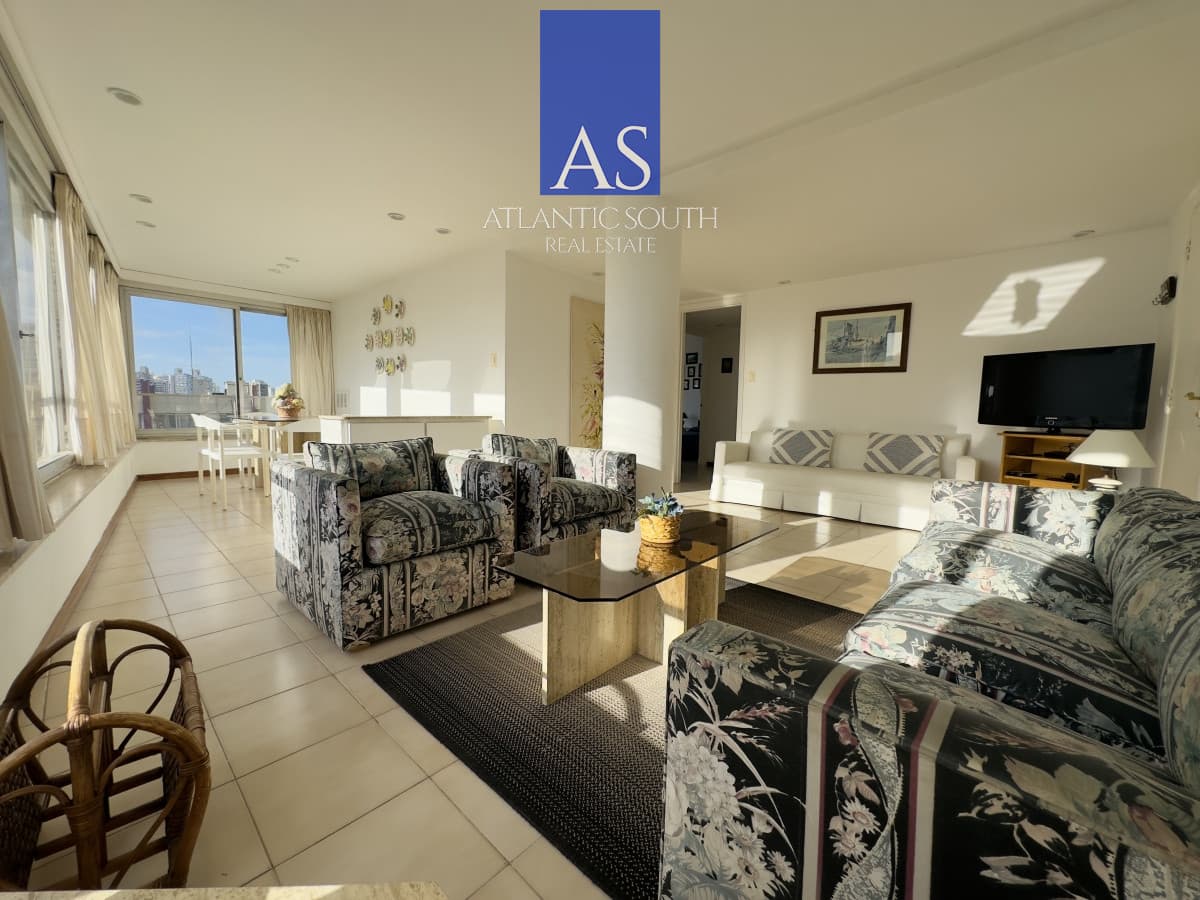 Apartamento en venta 2 dormitorios con vista y espacios amplios en Península Punta del Este