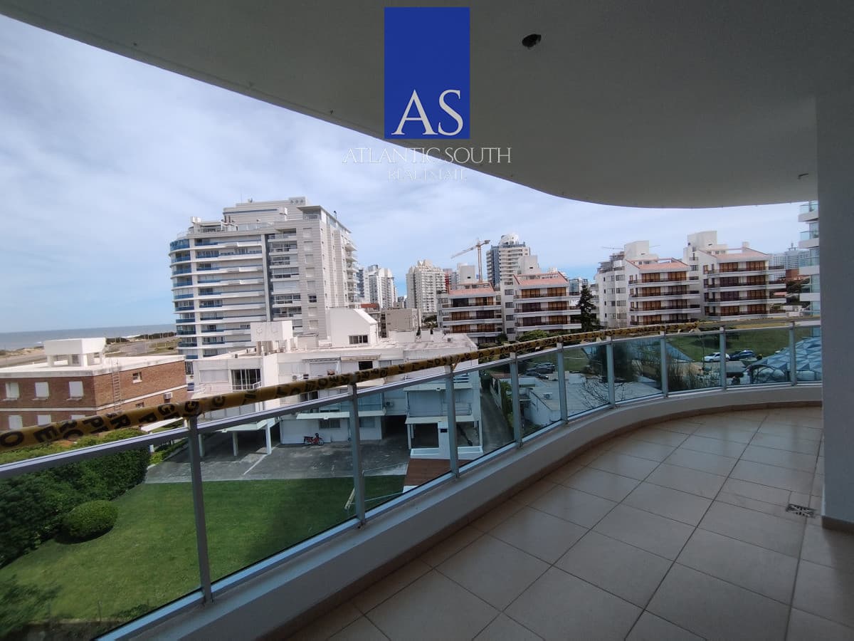 Apartamento moderno de 3 dormitorios cerca del mar Playa Mansa Punta del Este