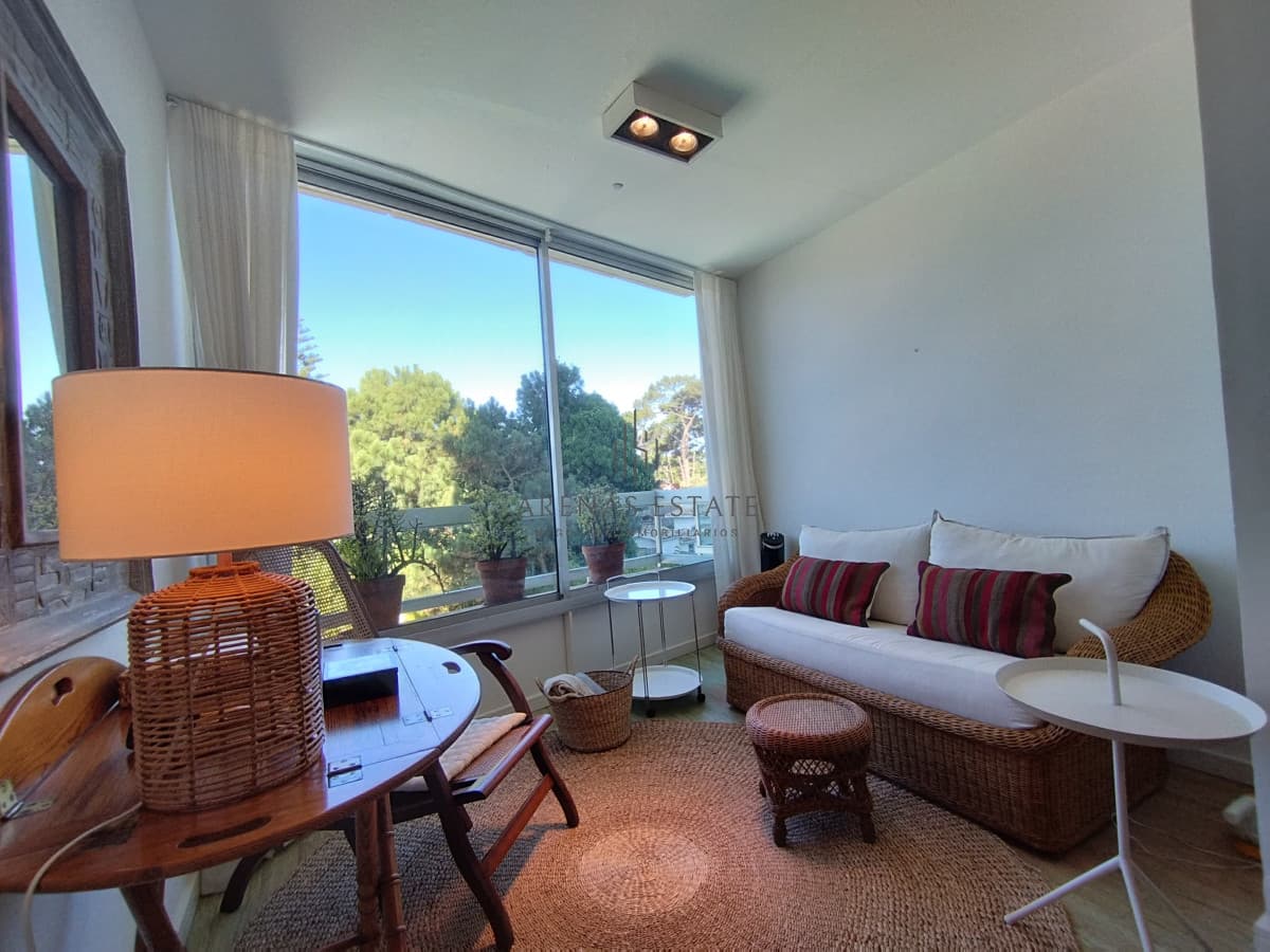 Apartamento ID.4603 - Apartamento en venta de dos dormitorios y dep. de servicio Punta del Este