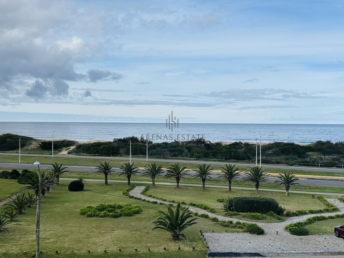 Venta y alquiler  de apartamento de 4 dormitorios en Punta de Este