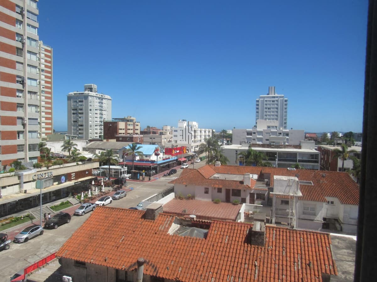 Apartamento ID.4227 - Apartamento en venta  de dos dormitorios en Punta del Este