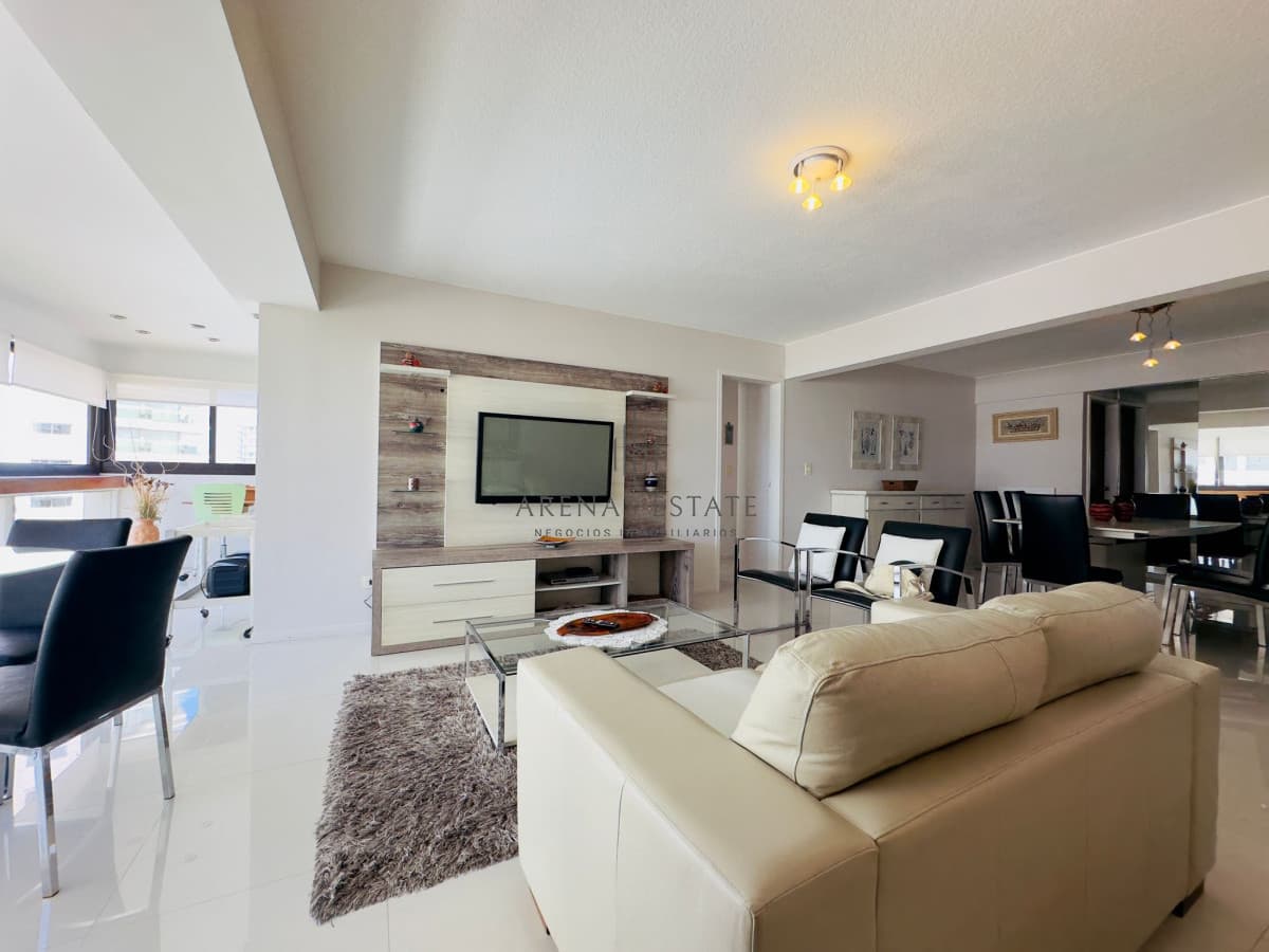 Apartamento ID.4265 - Alquiler y venta de apartamento de 2 dormitorios en Punta del Este.