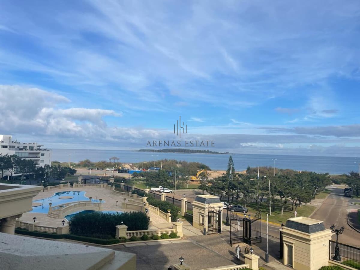 Apartamento ID.3912 - Apartamento en alquiler y venta de 3 dormitorios y dependencia de servicio en Punta del Este