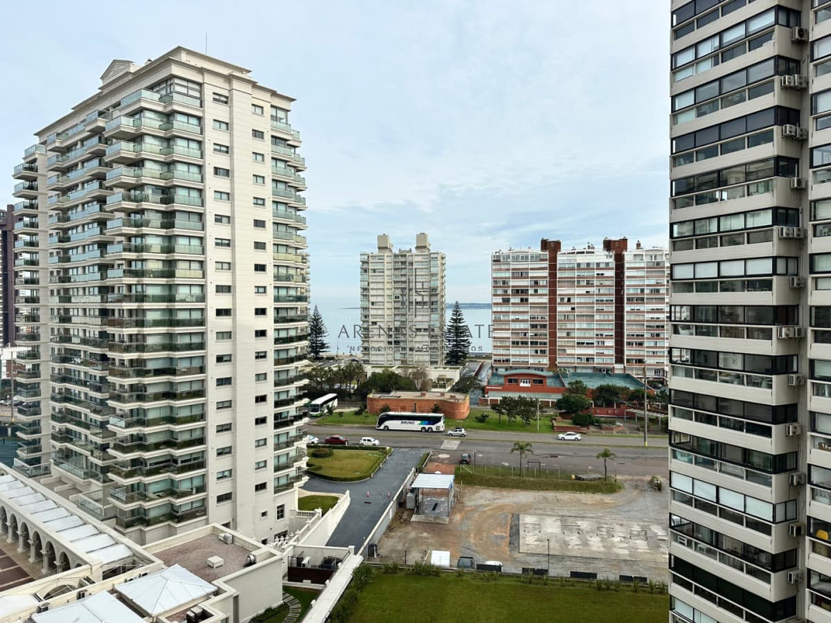 Apartamento ID.4689 - Apartamento de 3 dormitorios en venta en Punta del Este