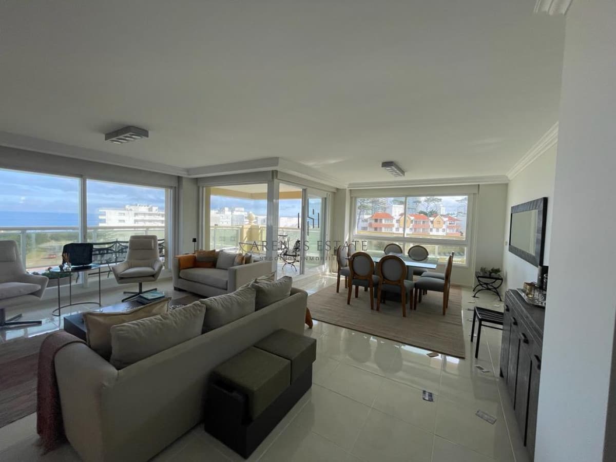 Apartamento ID.3912 - Apartamento en alquiler y venta de 3 dormitorios y dependencia de servicio en Punta del Este