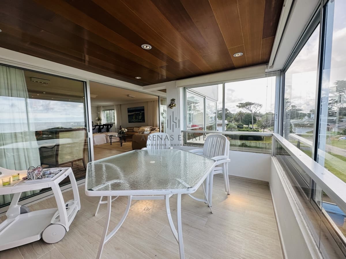 Venta y alquiler  de apartamento de 4 dormitorios en Punta de Este