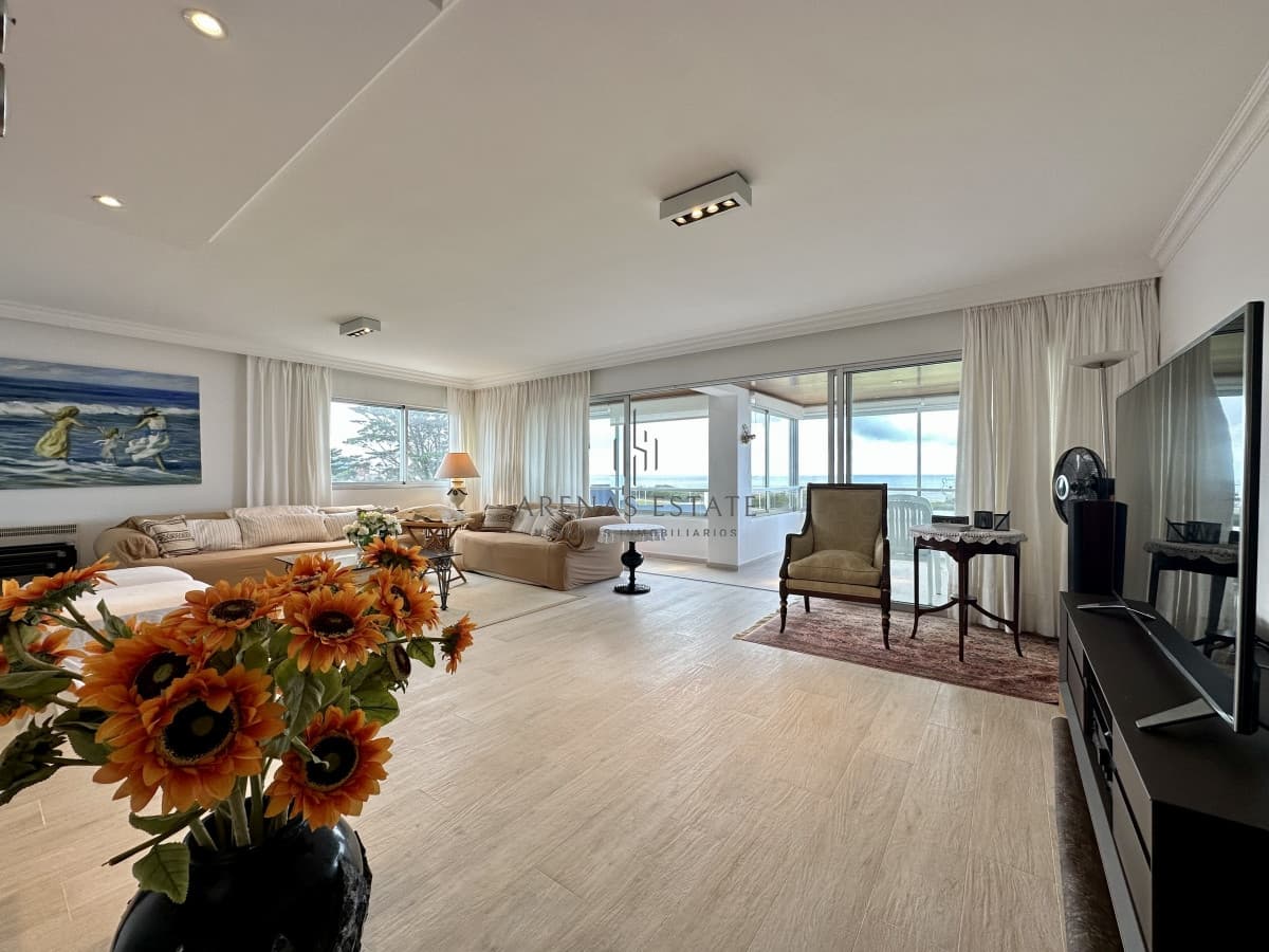 Venta y alquiler  de apartamento de 4 dormitorios en Punta de Este
