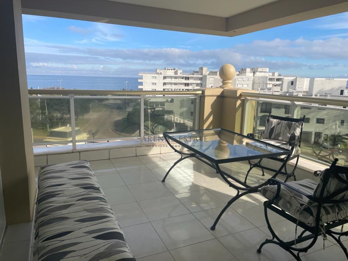 Apartamento ID.3912 - Apartamento en alquiler y venta de 3 dormitorios y dependencia de servicio en Punta del Este