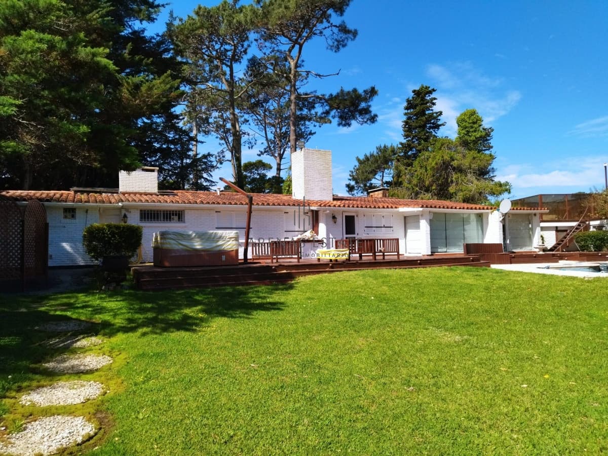 Casa ID.3674 -  Casa en venta de 3 dormitorios en Punta del Este