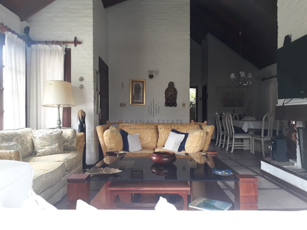 Casa ID.3233 - Casa en venta de 3 dormitorios en Punta del Este