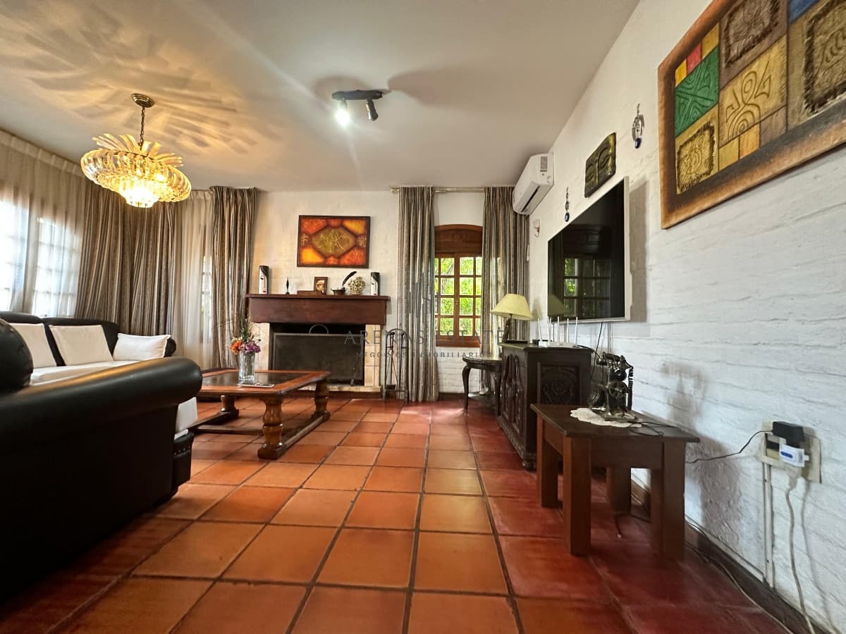 Casa ID.4260 - Venta  de casa de 3 dormitorios y dependencia en Punta del Este