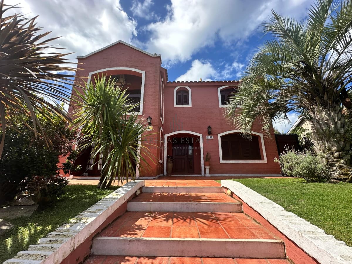 Casa ID.4260 - Venta  de casa de 3 dormitorios y dependencia en Punta del Este