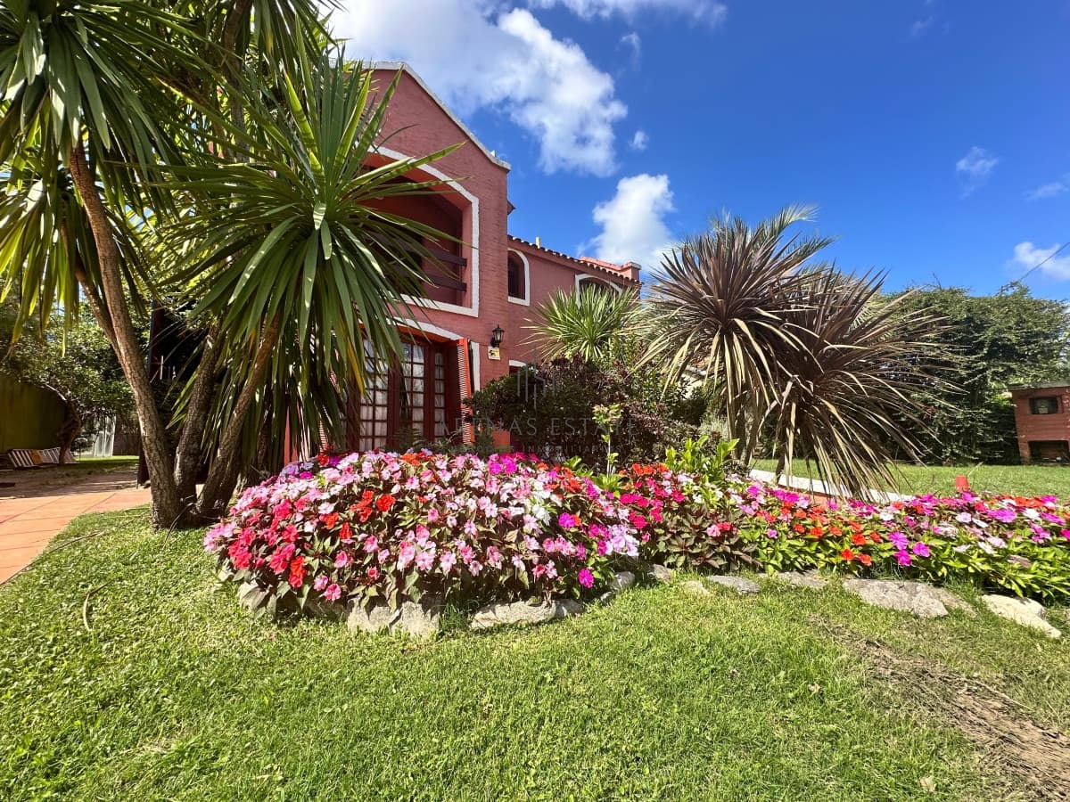 Casa ID.4260 - Venta  de casa de 3 dormitorios y dependencia en Punta del Este