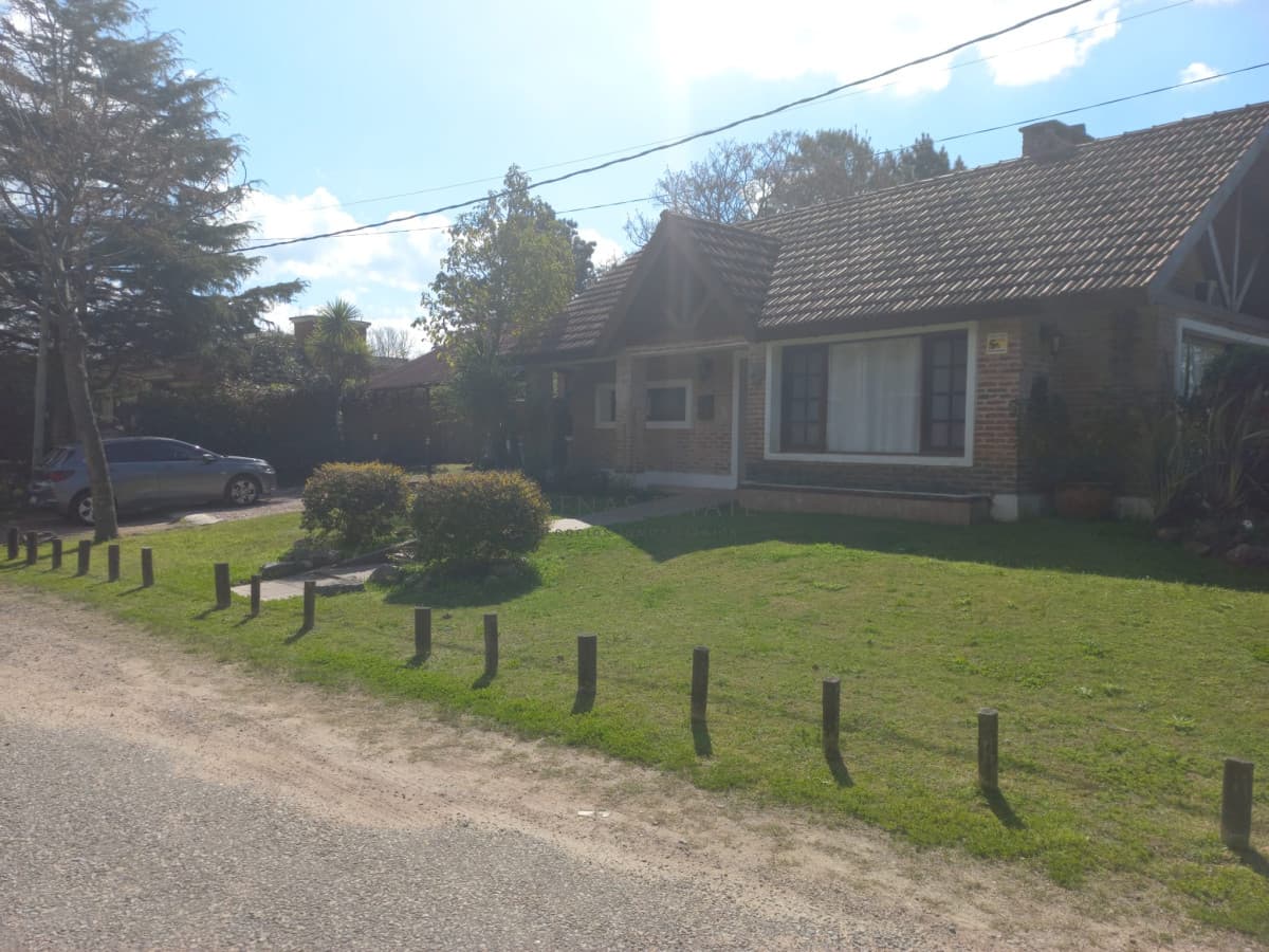 Casa ID.3233 - Casa en venta de 3 dormitorios en Punta del Este