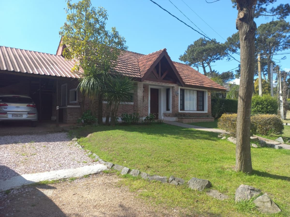Casa ID.3233 - Casa en venta de 3 dormitorios en Punta del Este