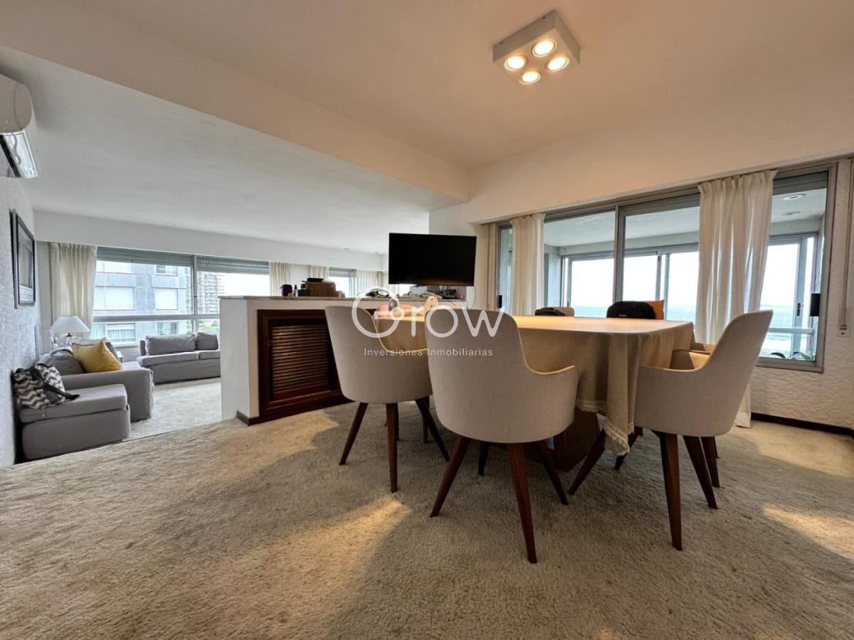Apartamento en Punta del Este frente a la Brava