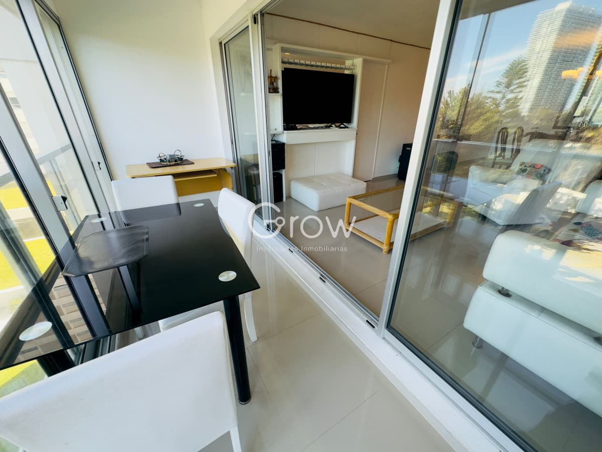 Apartamento de 3 dormitorios y dep. en venta en Punta del Este