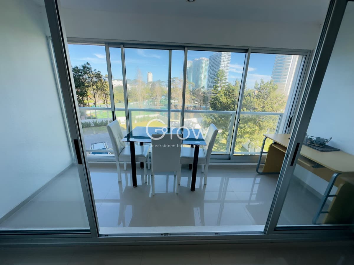 Apartamento de 3 dormitorios y dep. en venta en Punta del Este