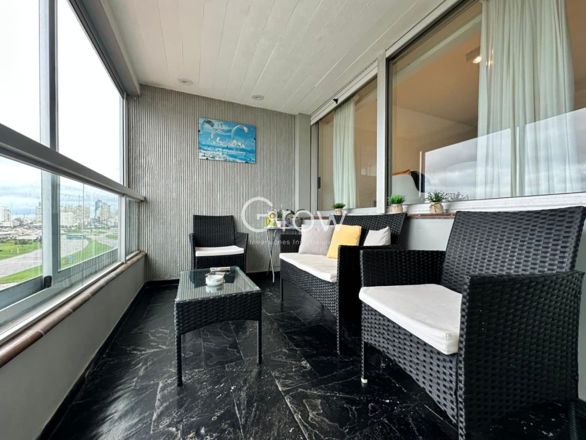 Apartamento en Punta del Este frente a la Brava