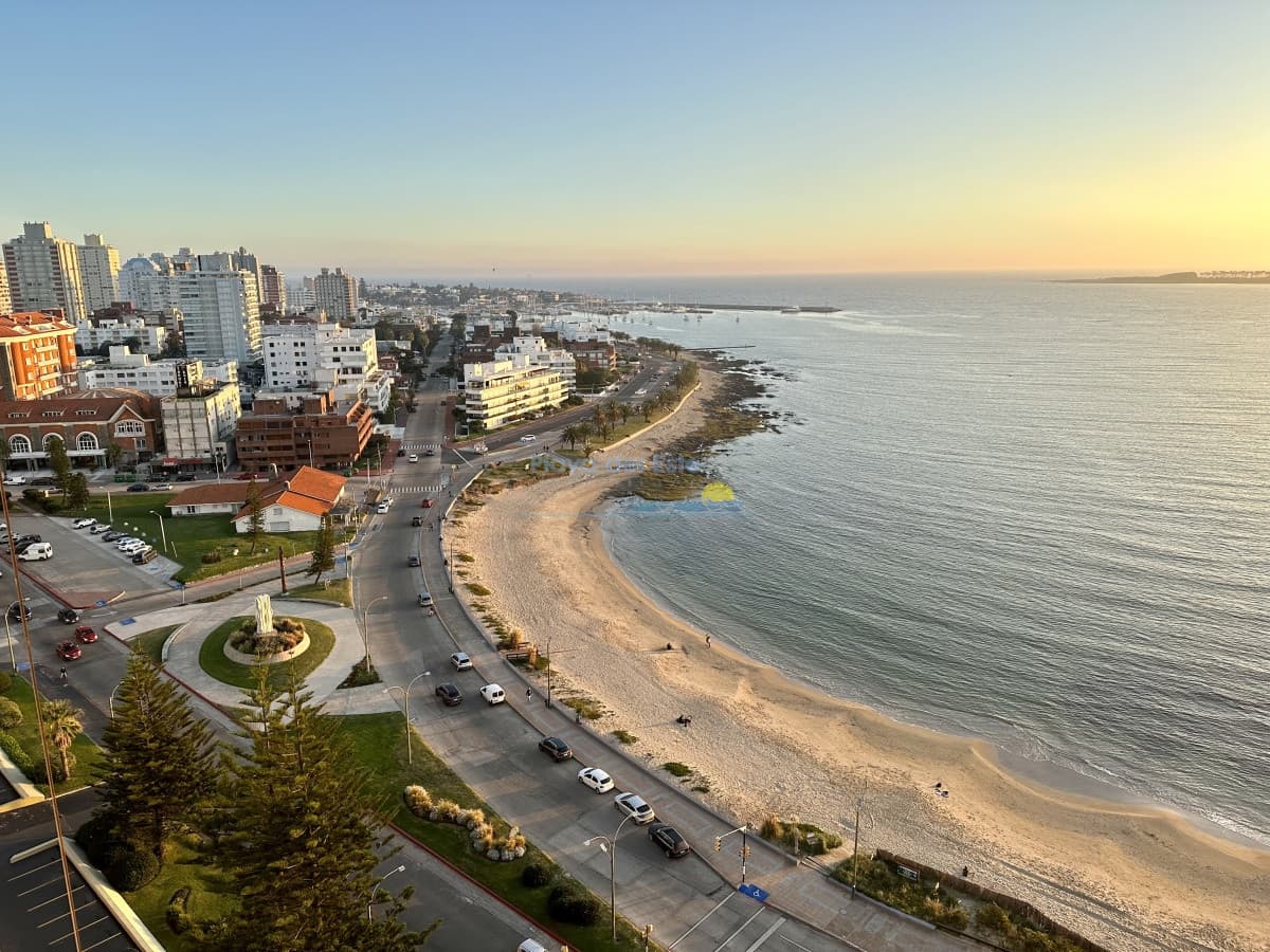 Apartamento en venta y alquiler de 3 dormitorios en Punta del Este - Inmobiliaria Playa del Este