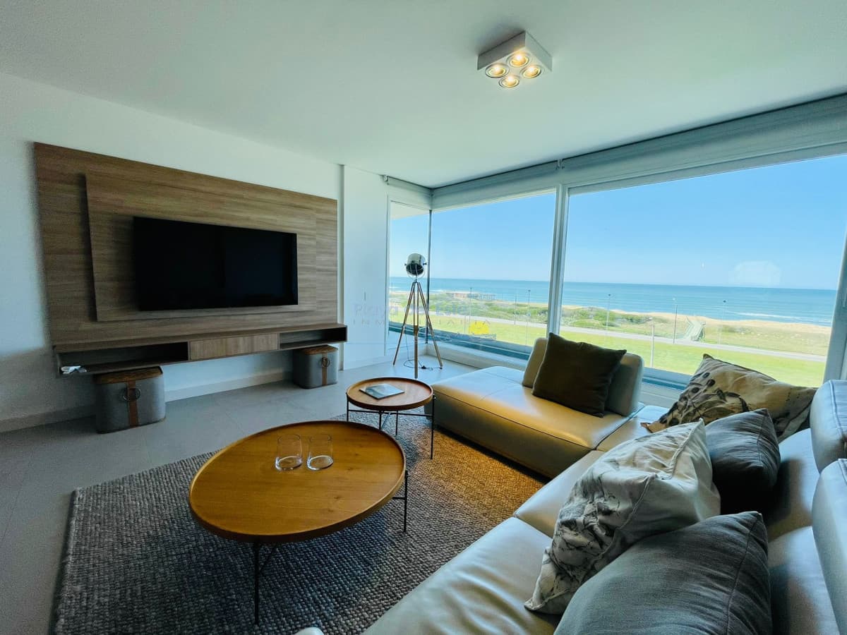 Alquiler  y venta de apartamento de 3 dormitorios en Punta del Este  - Inmobiliaria Playa del Este
