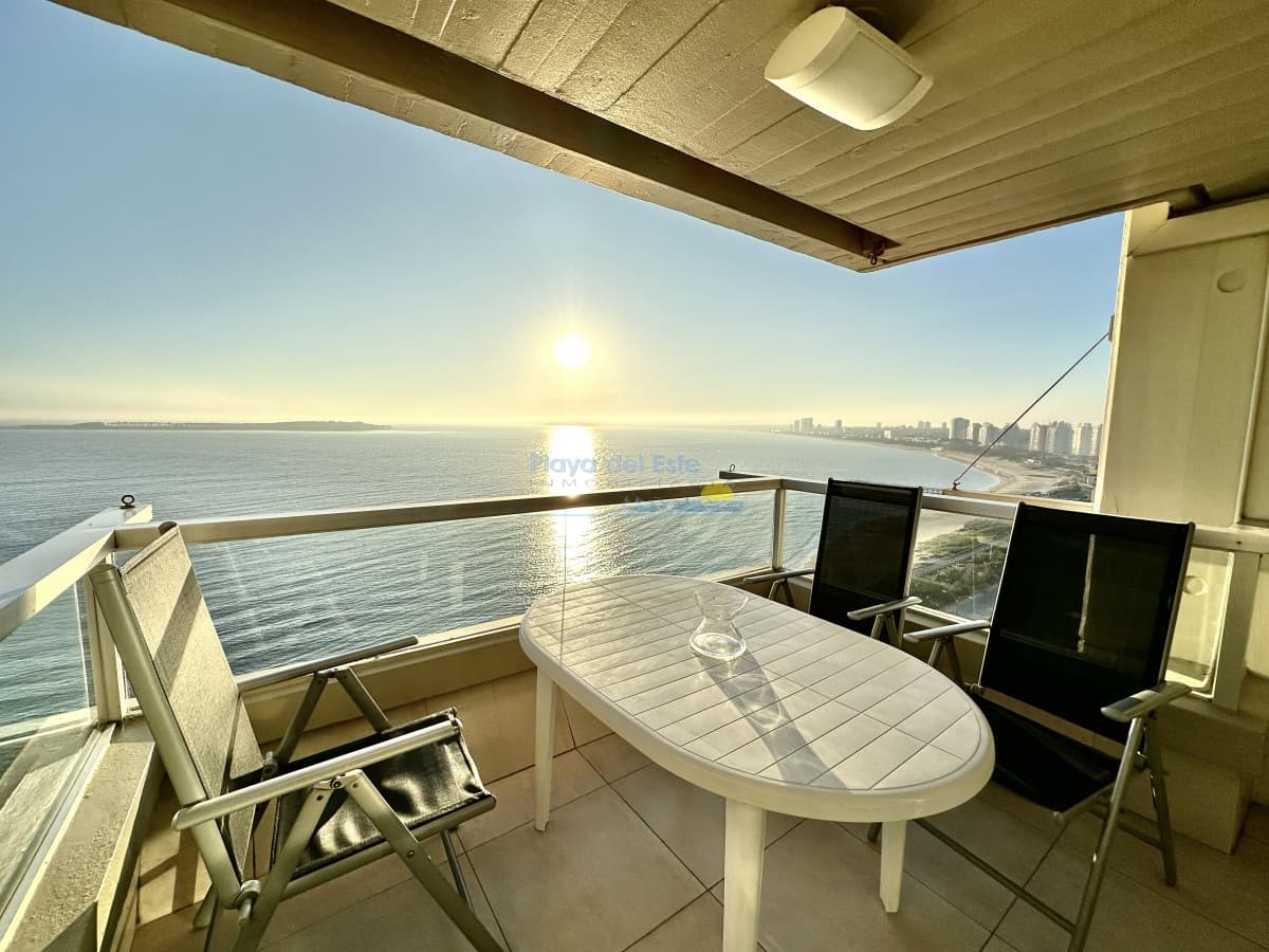 Apartamento en venta y alquiler de 3 dormitorios en Punta del Este - Inmobiliaria Playa del Este